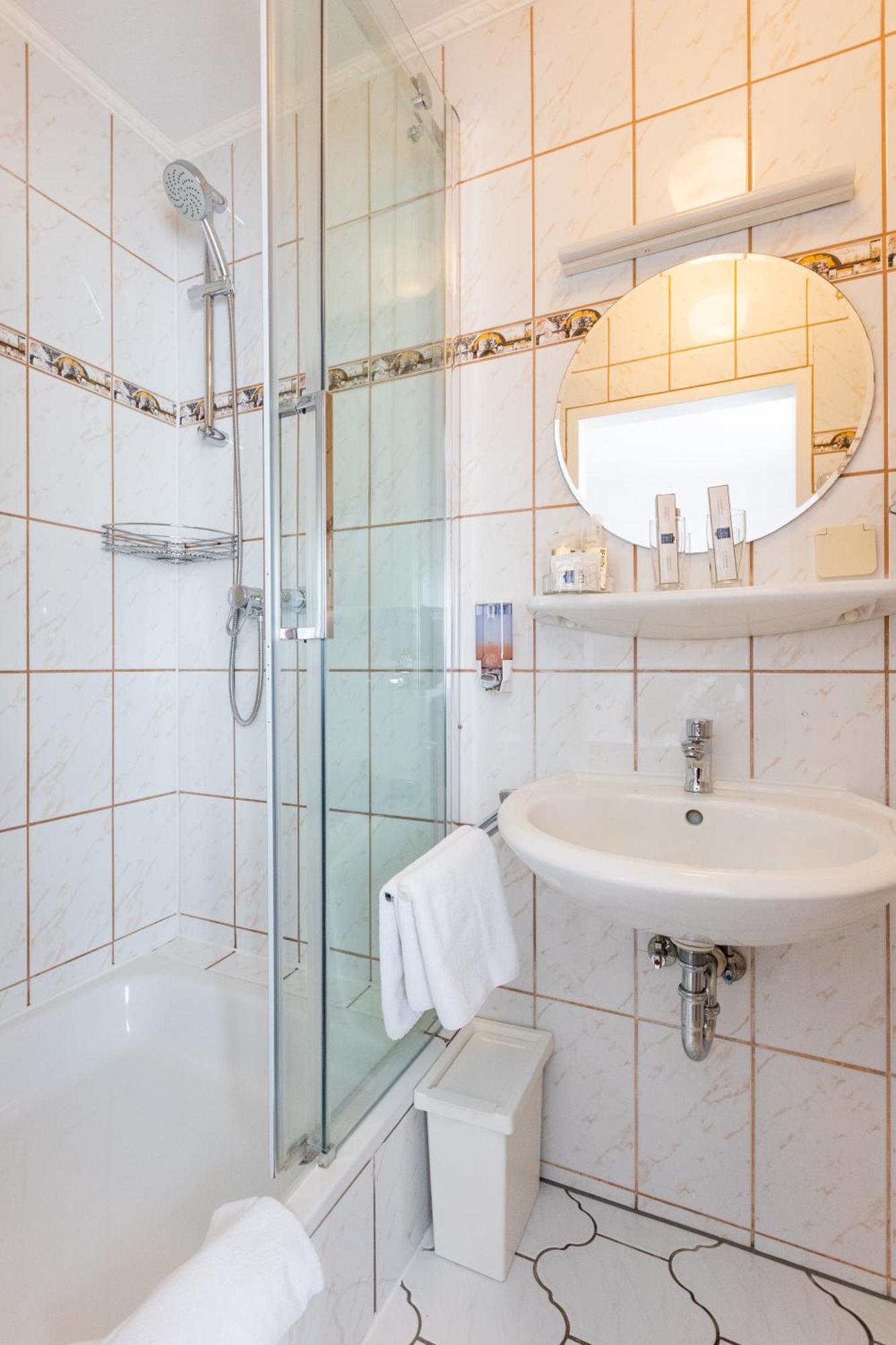 Hotel Weinhaus Wiedemann Ginsheim-Gustavsburg Cameră foto